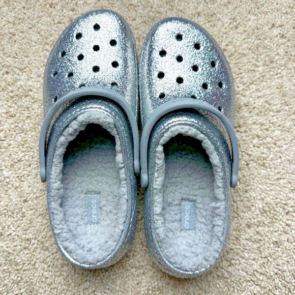 New CROCS Silver Glitter Grey Fleece Lined Clogs Girls Size 6 - Picture 1 of 4
